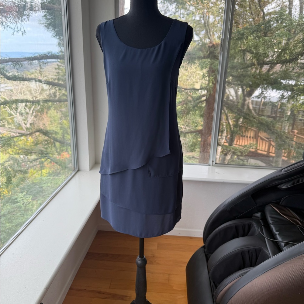 BCBG Navy Blue Sleeveless Tailored Cocktail or Workwear Dress size 0